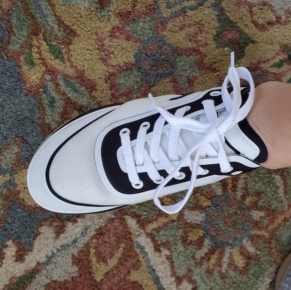 CHANEL CC LOGO LYCRA WHITE & BLACK SNEAKERS 37.5 - Picture 8 of 8